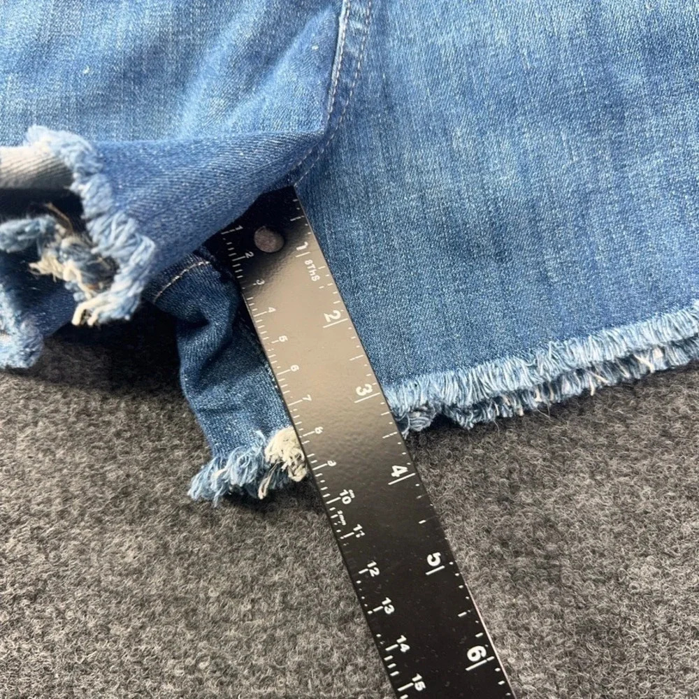 Ariat REAL Denim High Rise Distressed Frayed Jean Shorts Medium Wash Size 33 NEW